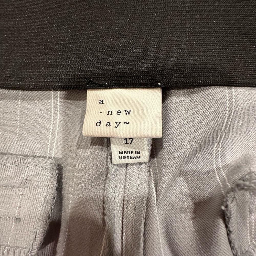 Women’s high rise fitted hip ankle dress pants NWT - Picture 4 of 6